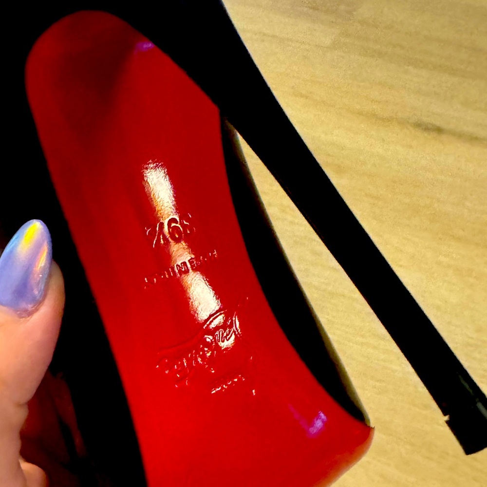 CHRISTIAN LOUBOUTIN
So Kate Patent Pointed-Toe Red Sole Pump - Picture 2 of 6